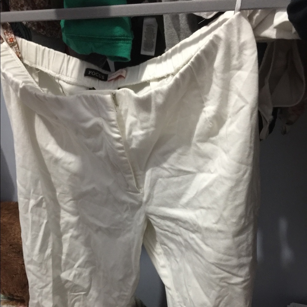 Capris shorts in white never worn